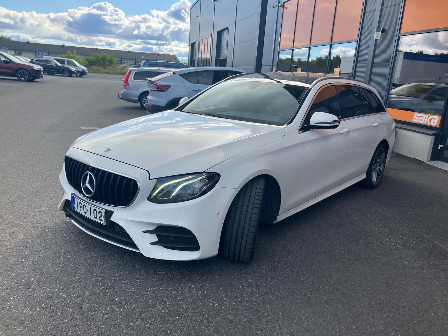 Car Image - 2BnhvIrReUgFO29p92IZ42