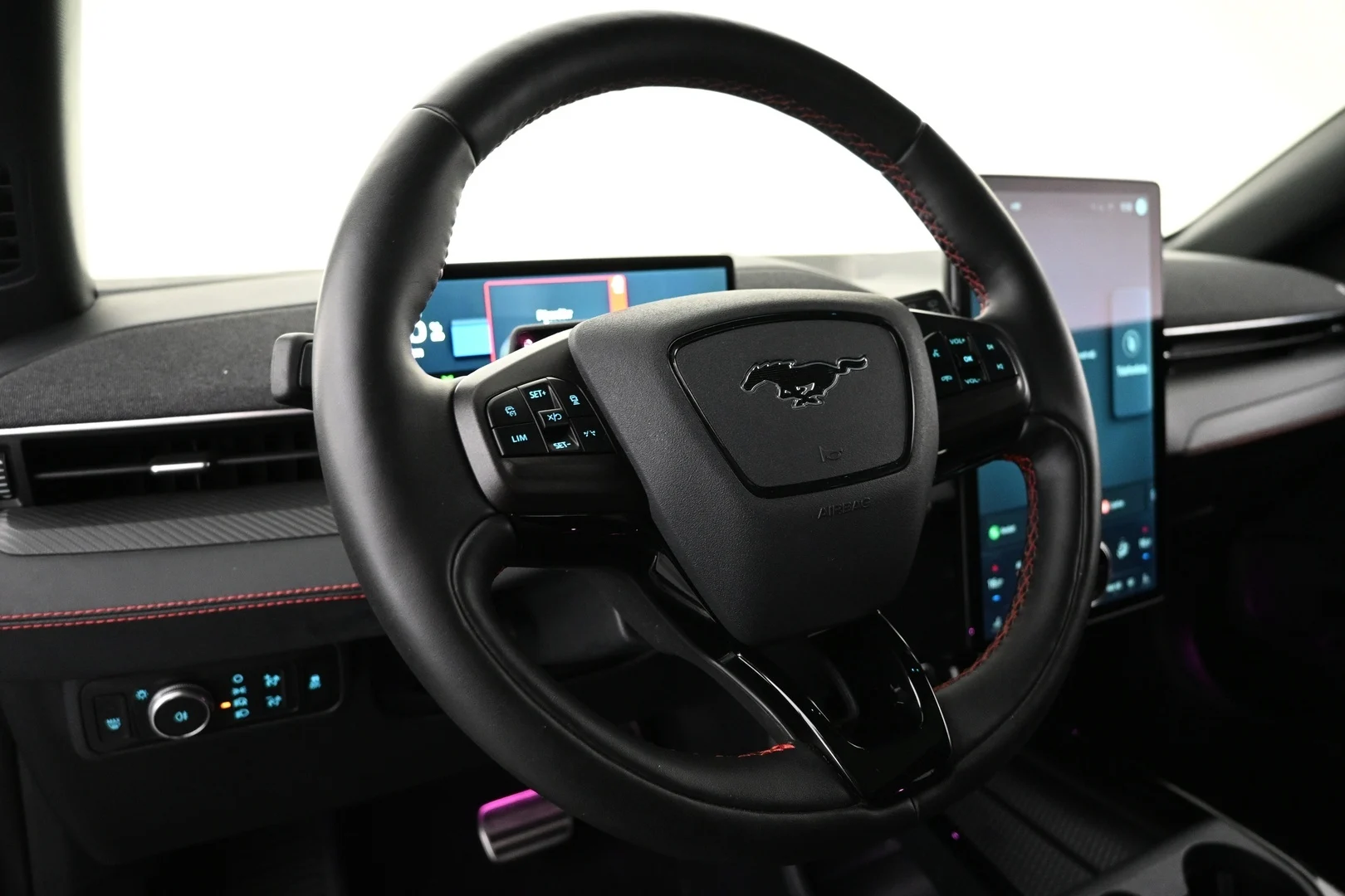 Car Image - 5PbwcrcFGJYB8HZouxb8PT