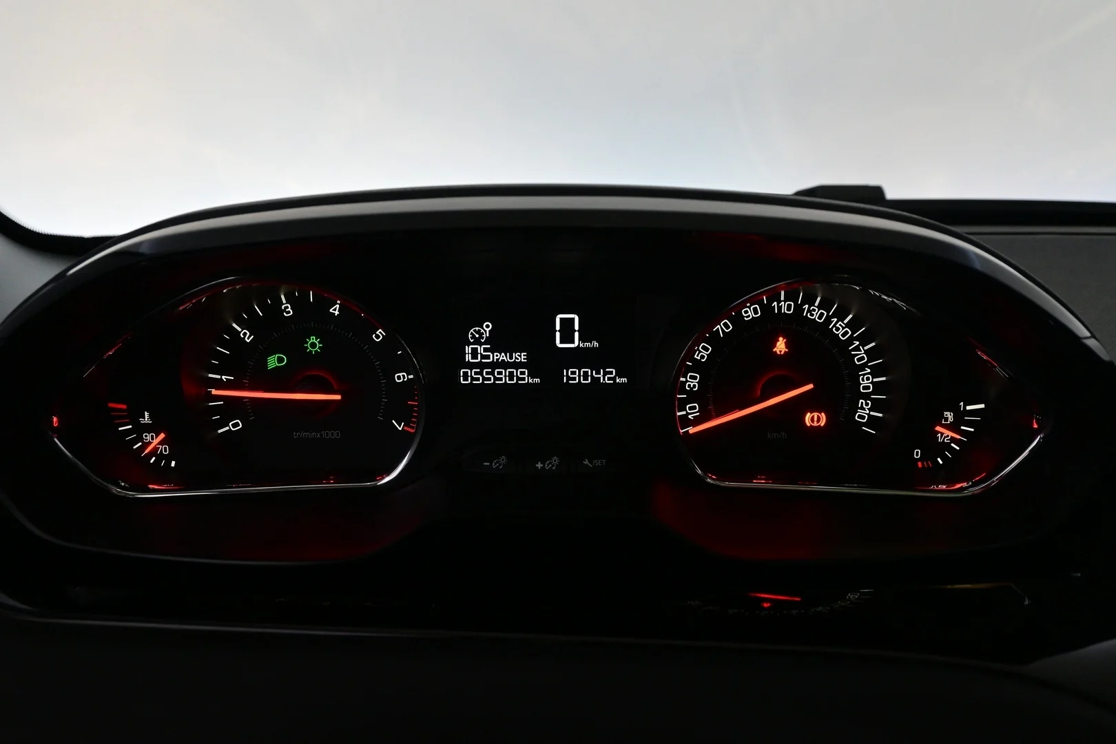 Car Image - 0jIywucNCcn2X4bDX2m2q