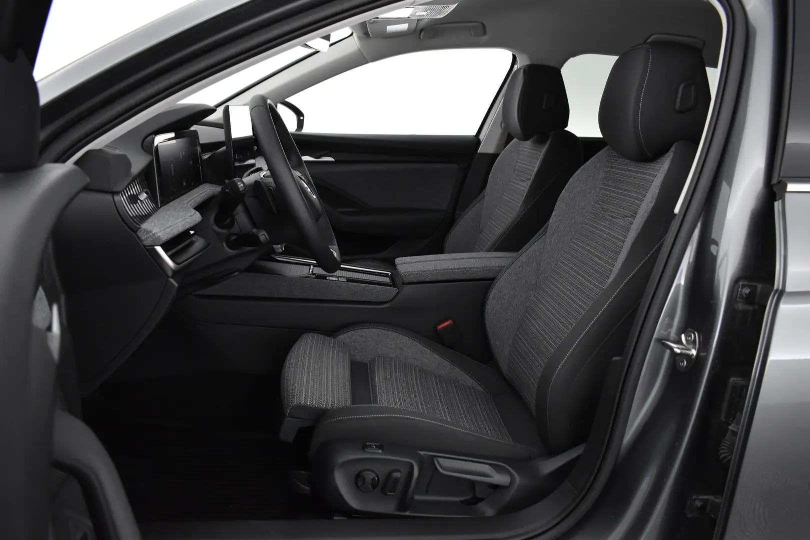 Car Image - 0qBrli8TODFW1pbNwGLnq