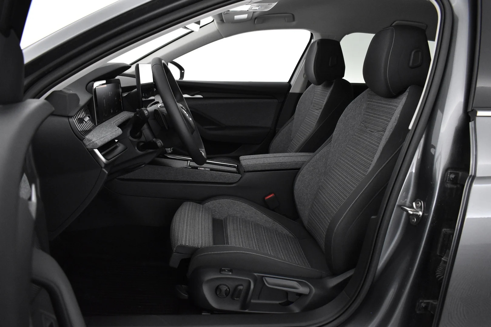 Car Image - 0qBrli8TODFW1pbNwGLnq
