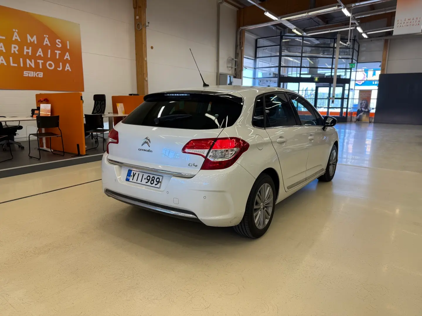Car Image - c00C7wLpmtuGslXoZDpoD