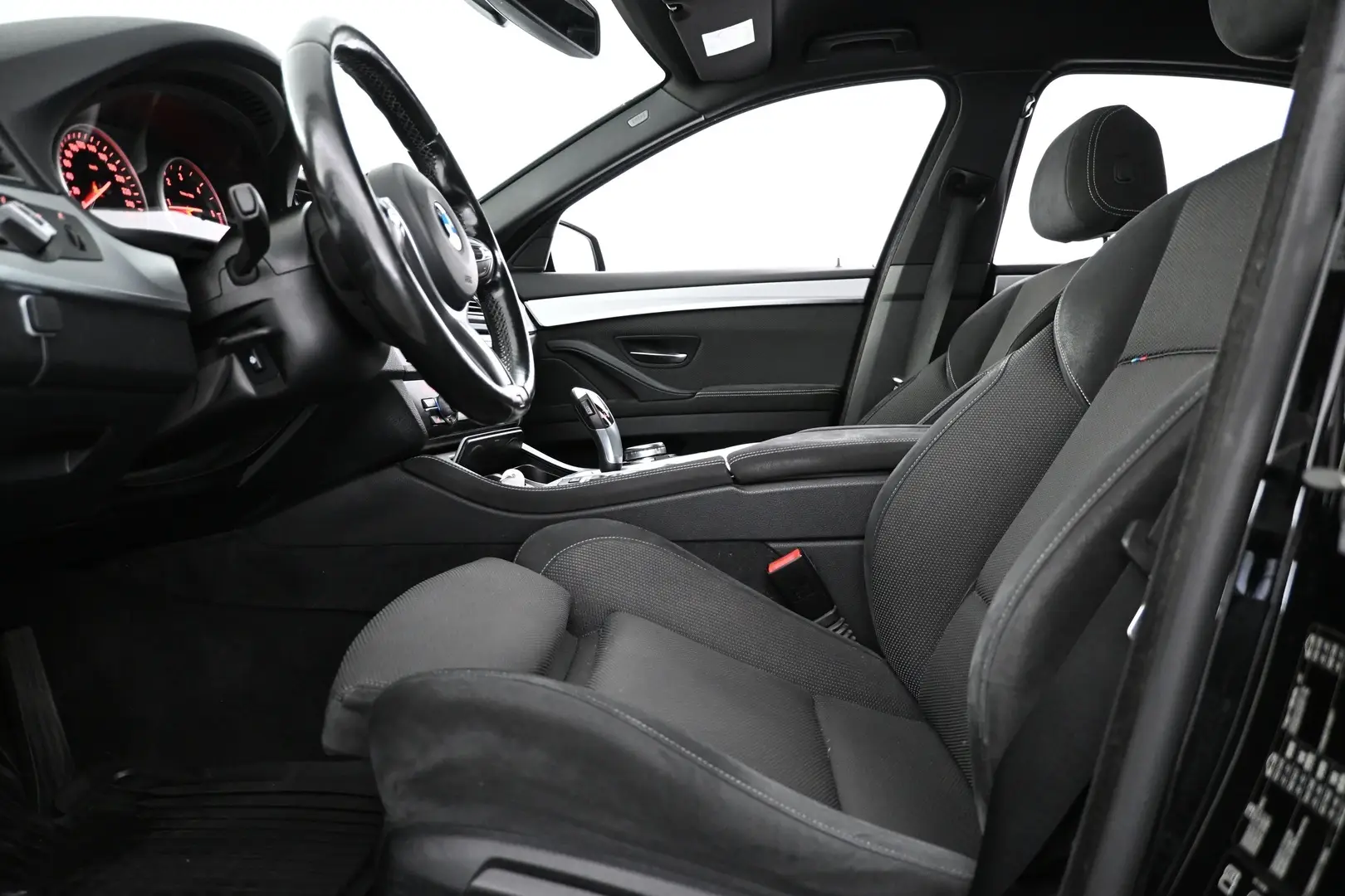 Car Image - 45cckX4zjpPbY6ChY2hg3i