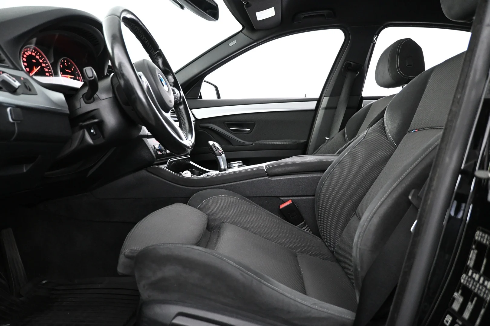 Car Image - 45cckX4zjpPbY6ChY2hg3i