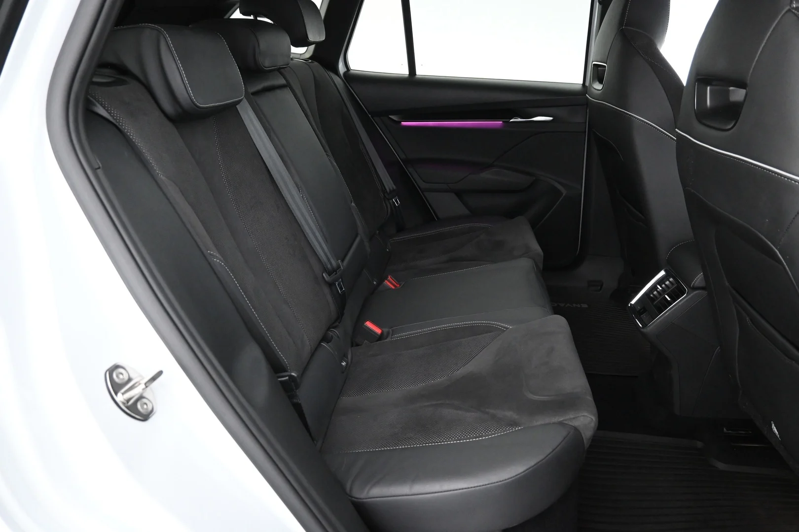 Car Image - 77dD966t9XDbqhCsuBOyLz