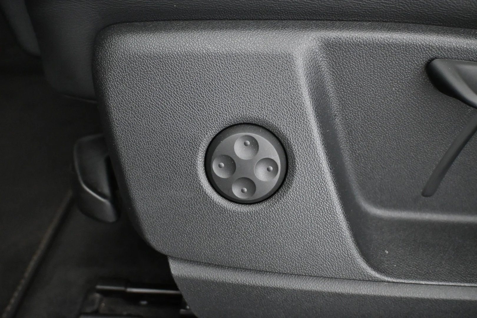 Car Image - 27QmQ9zfGBD6VHxK5mPBhl