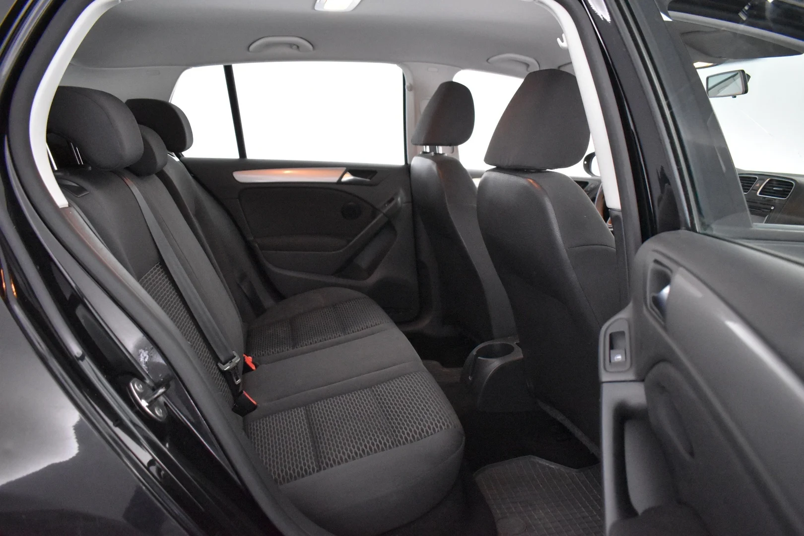 Car Image - 6Z1PQNSOHinvNBGy5Jsa4F