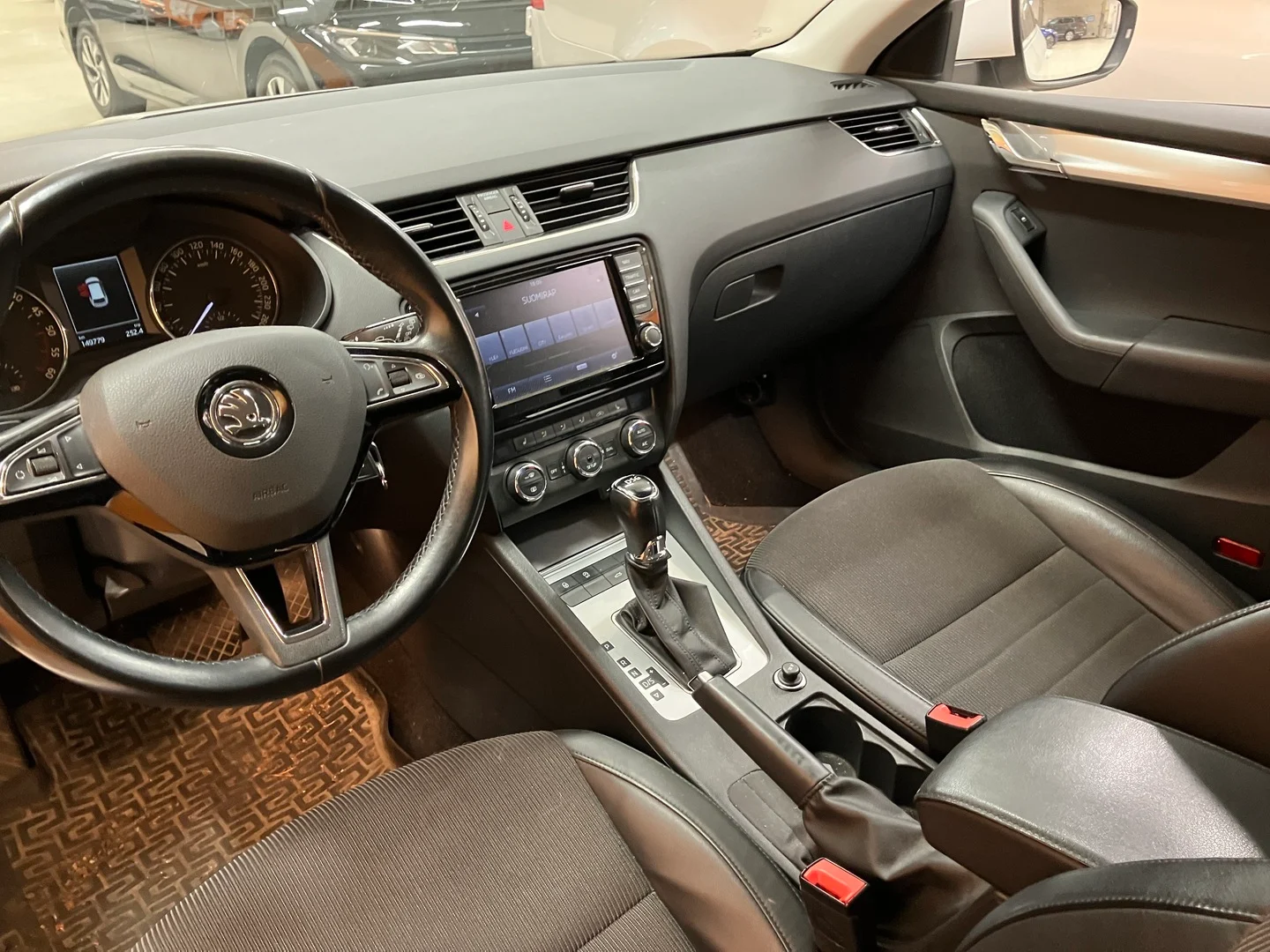 Car Image - 4PyijYIbN9otz8lMSO00XC