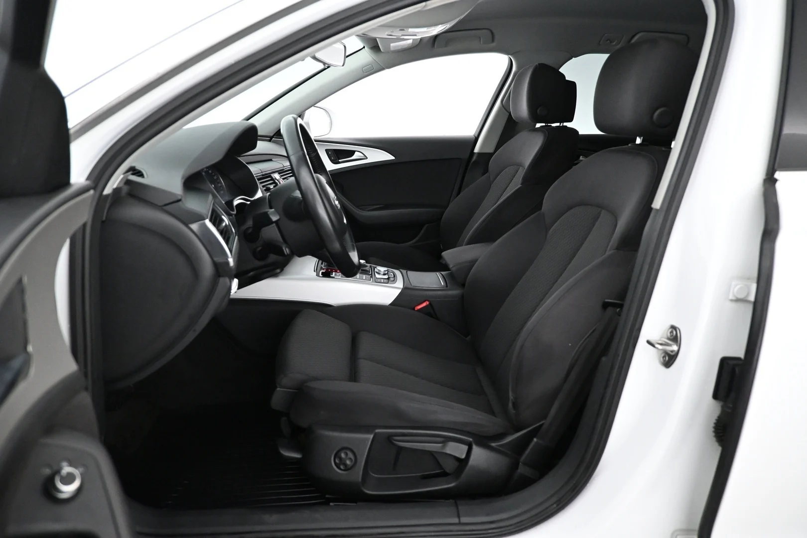 Car Image - 5q79eVewwcxP6mdANKC7FS