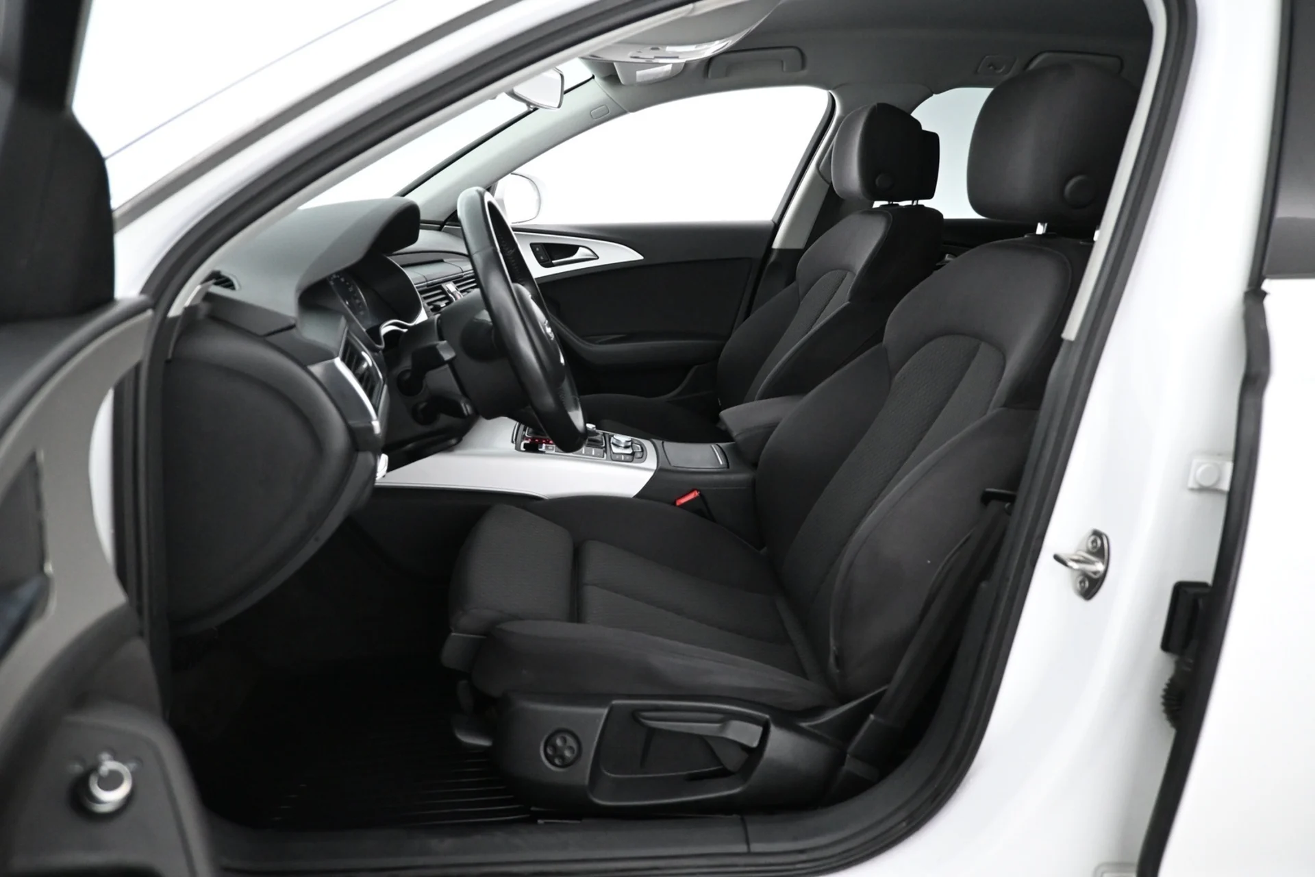 Car Image - 5q79eVewwcxP6mdANKC7FS