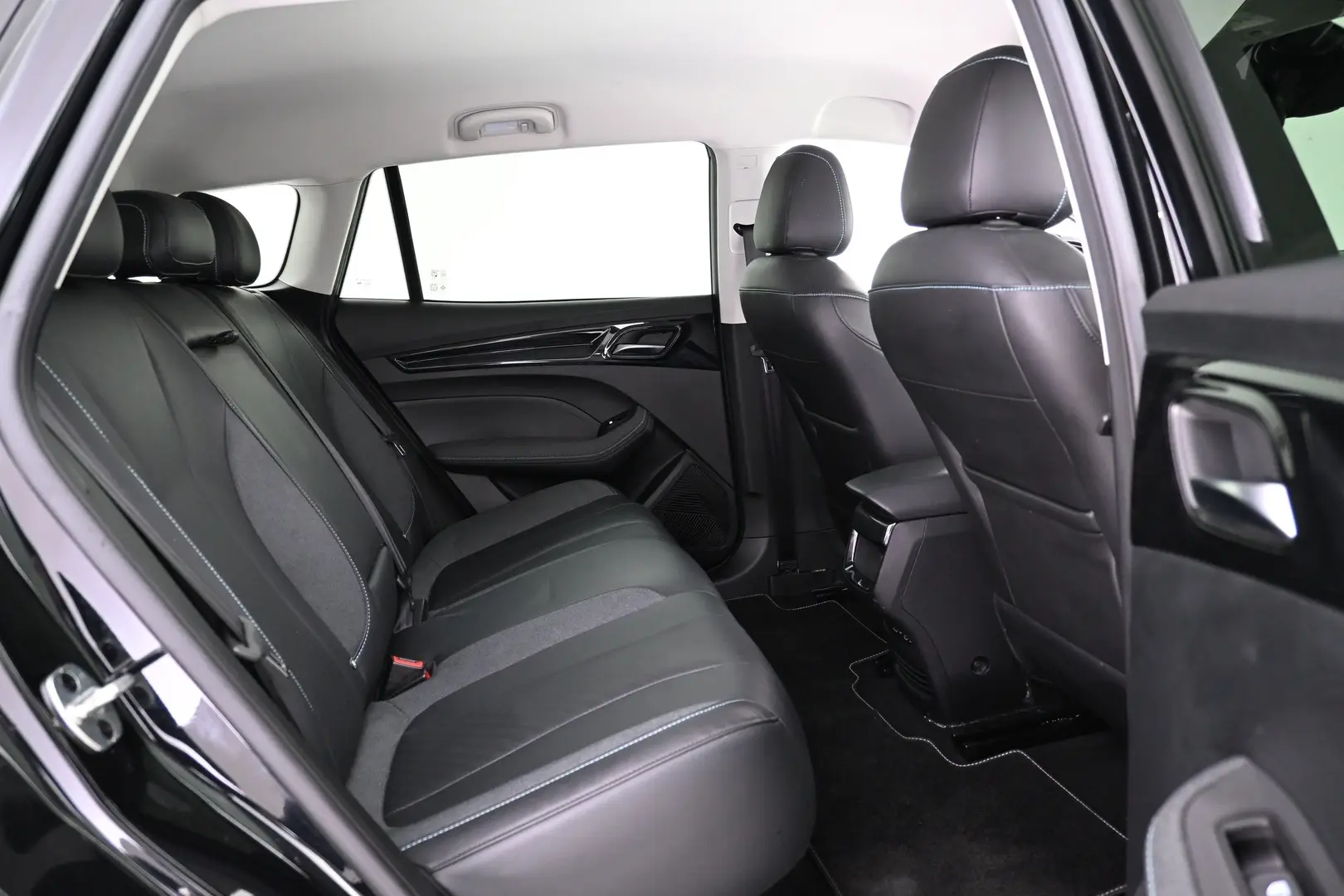 Car Image - 3Bz8rQ2A20Y0JKMFEn4WkH