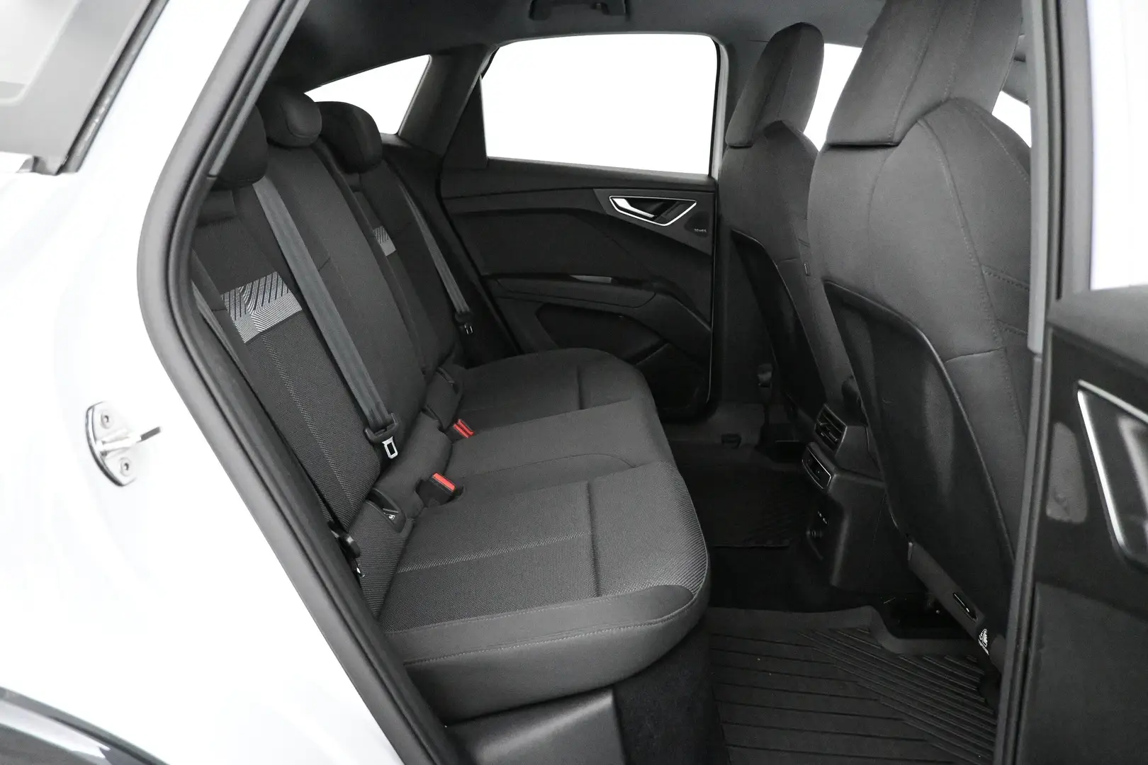 Car Image - DvZBINyq8JNIeirTfnZka