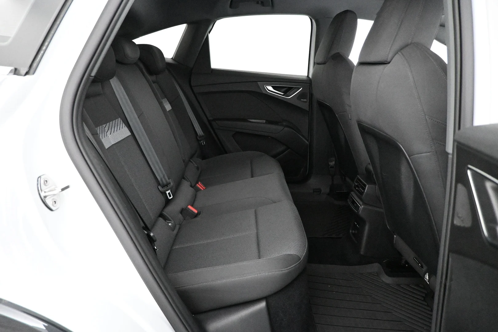 Car Image - DvZBINyq8JNIeirTfnZka