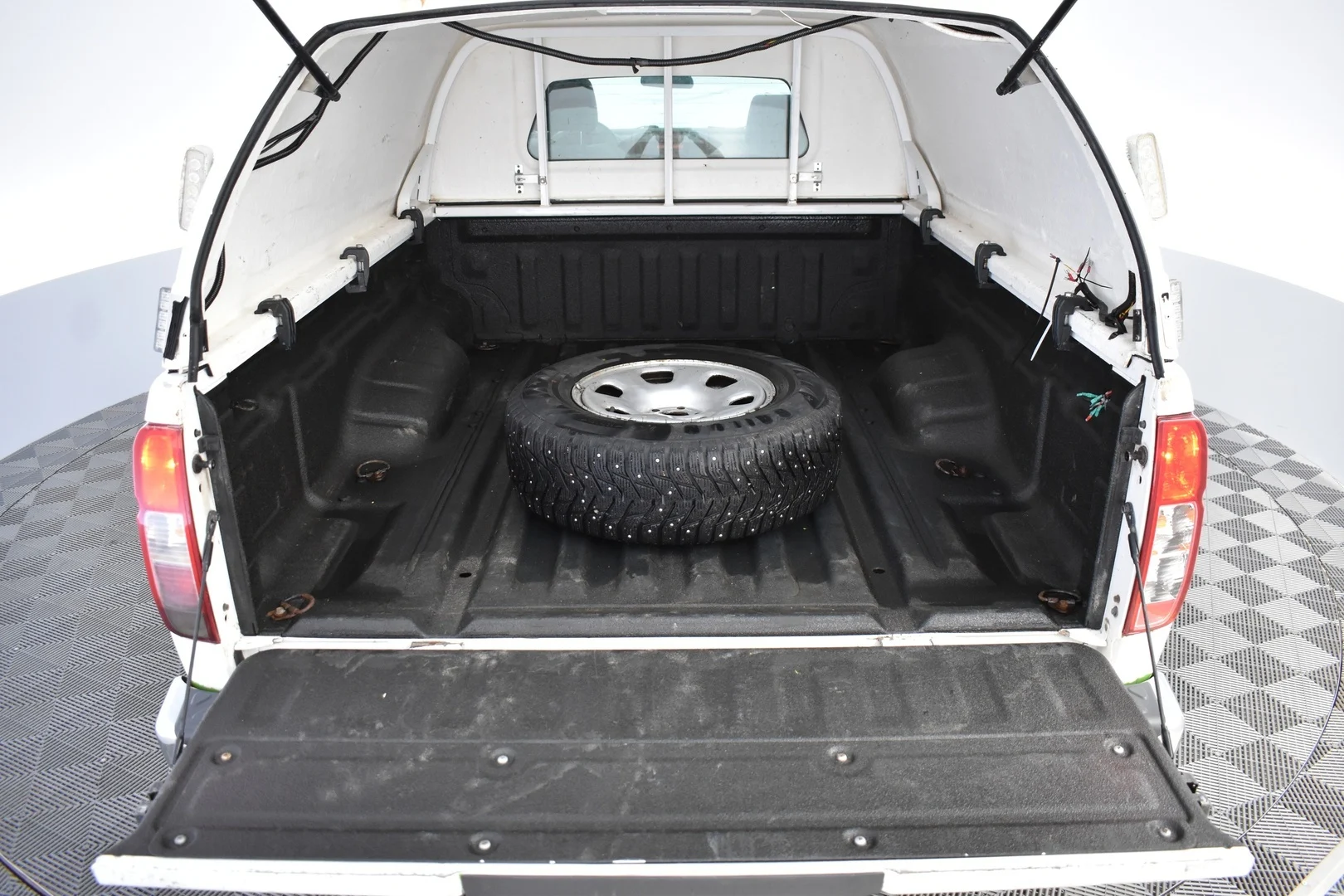 Car Image - 3N6RJrFDMpZYYcAb3P4zXp
