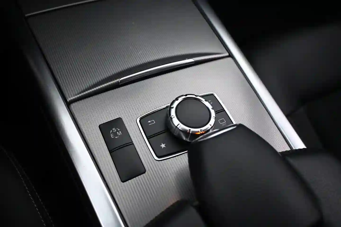 Car Image - 7bXLO9KgWYzr4WUhhiKOf9