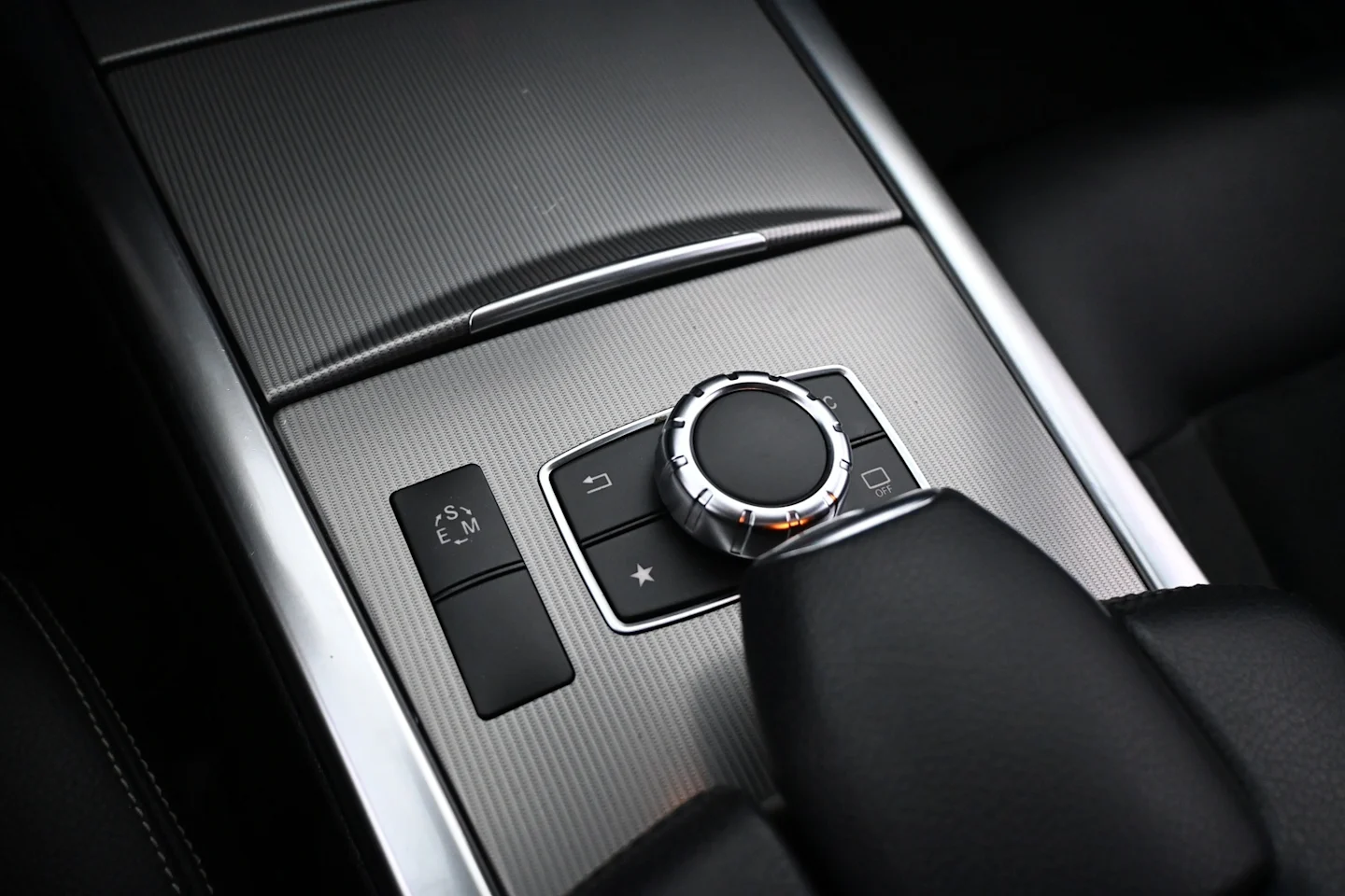 Car Image - 7bXLO9KgWYzr4WUhhiKOf9