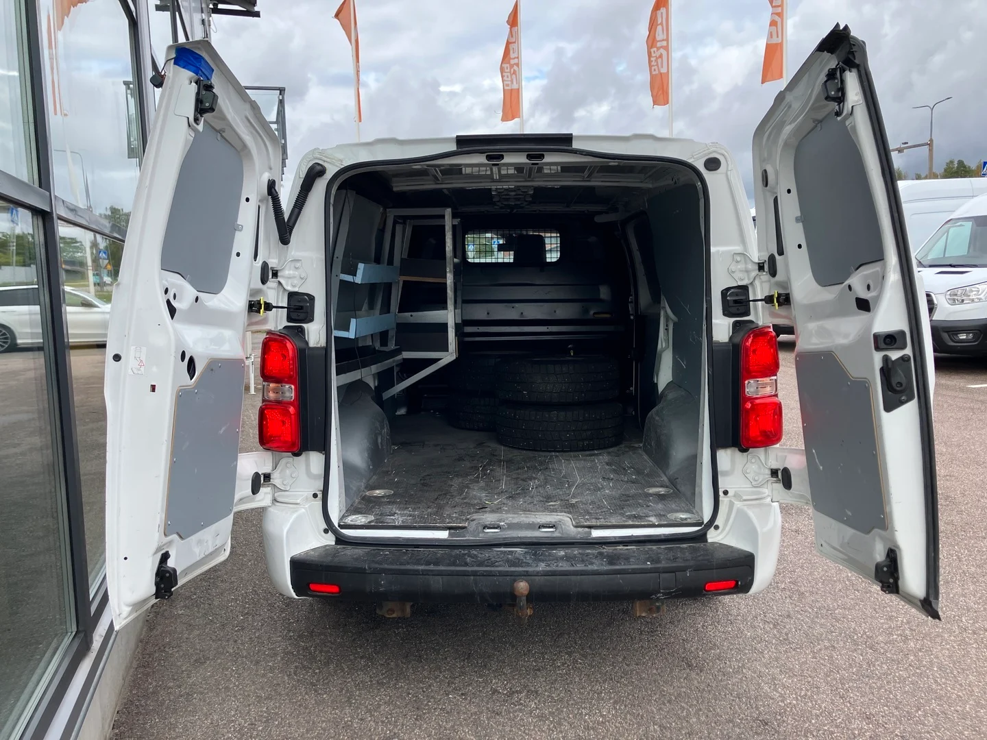 Car Image - 1Mm4oDfOdNiYHqSTpkOkJ3