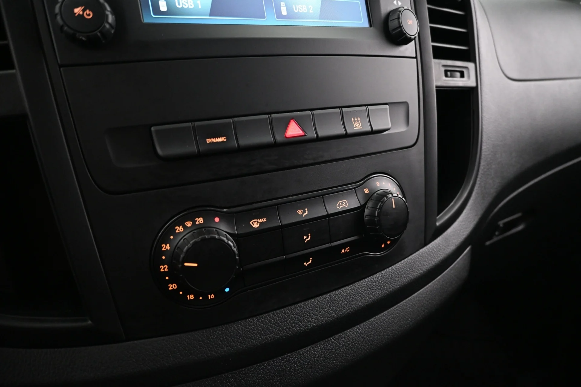 Car Image - 2XNOn2KBri4UKZchyCXeqI