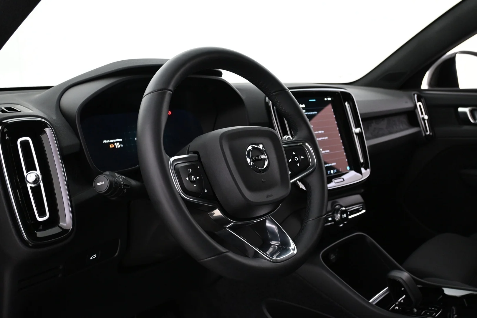 Car Image - 5lQDwdD3on1vknmYcKFmLJ