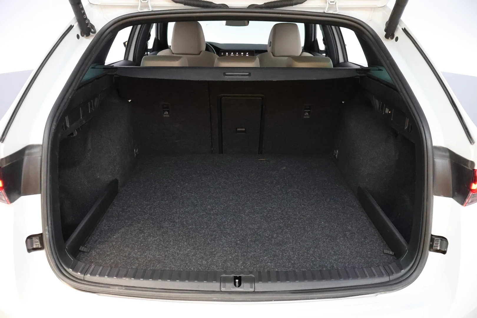 Car Image - 19PTbuBHPIkFgw70spmxKF