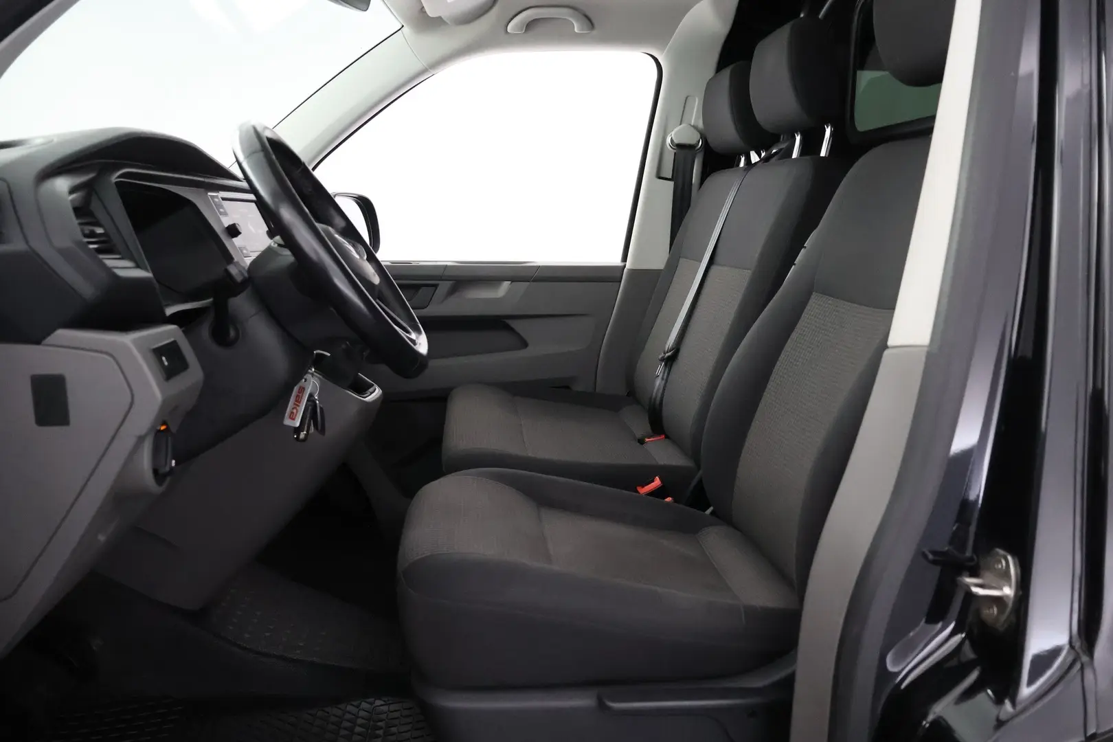 Car Image - 3mO0E0vQLAfSavE4qrhZWd