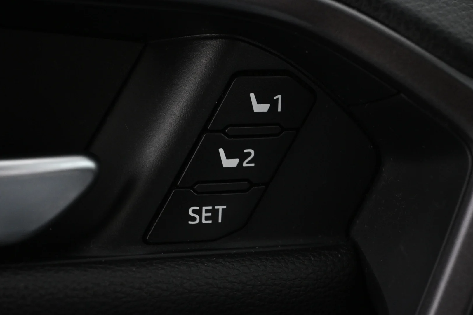 Car Image - 2Lc0yYjZmDSvaMKg2x1vTc