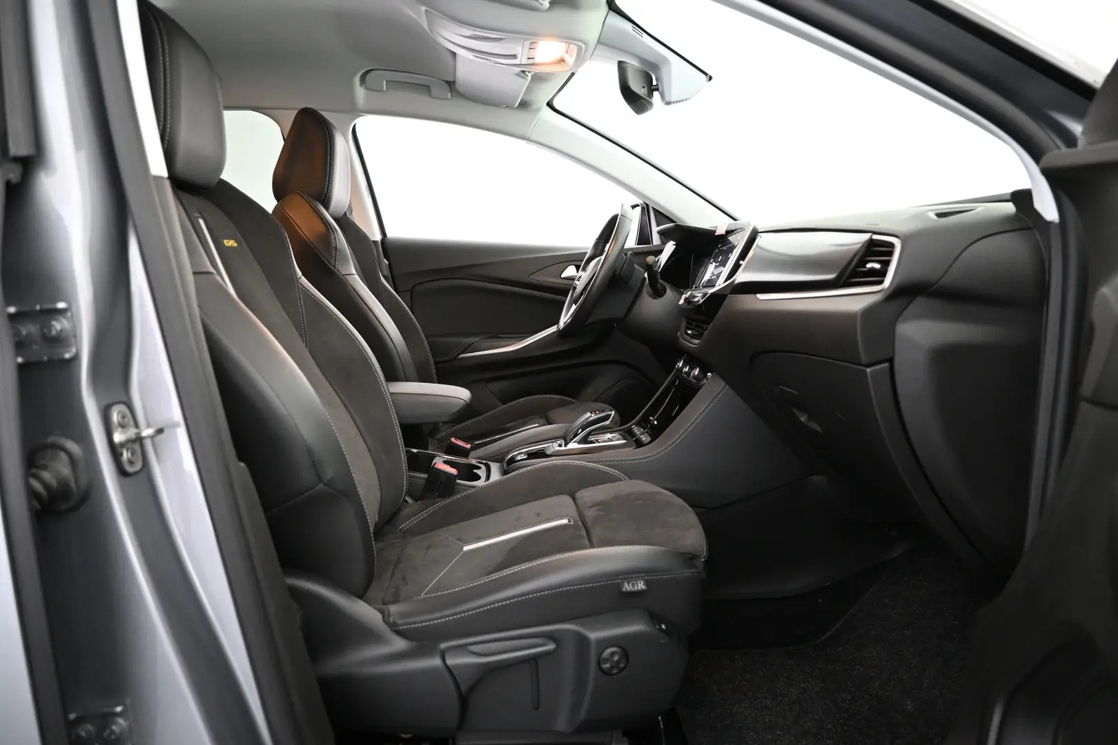 Car Image - 7fD9v5CY9l4mL6ExHWvZZN
