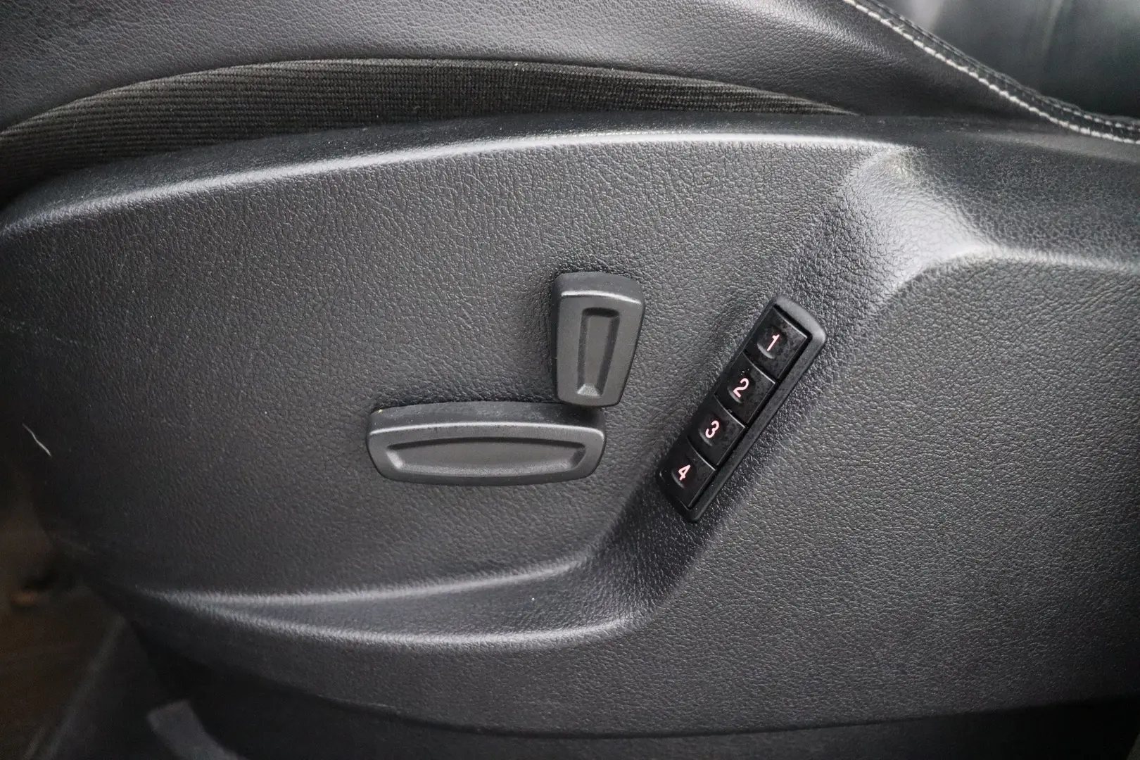 Car Image - 2GLqAUCwZXoQflogLcaJBr