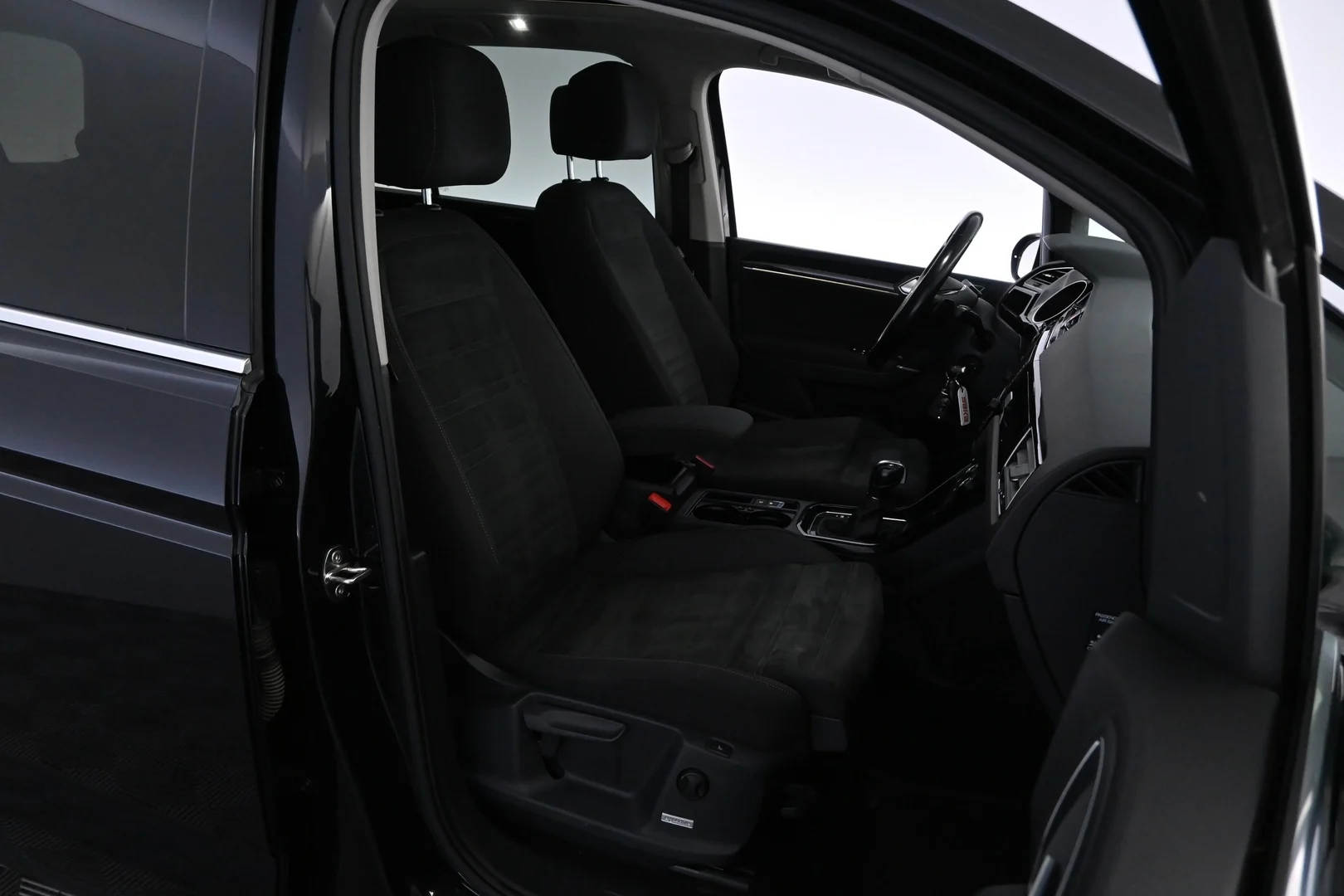 Car Image - GTwGz2JKguCMJp9QeG7Rc