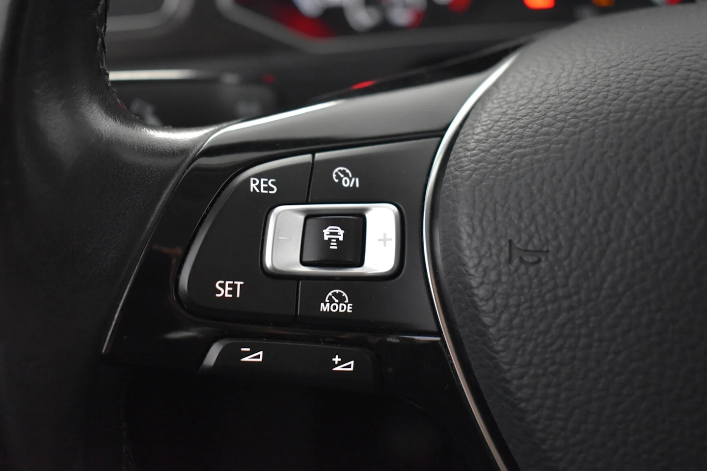 Car Image - 2kiwHKR5TmNsJbwwJdTpy2