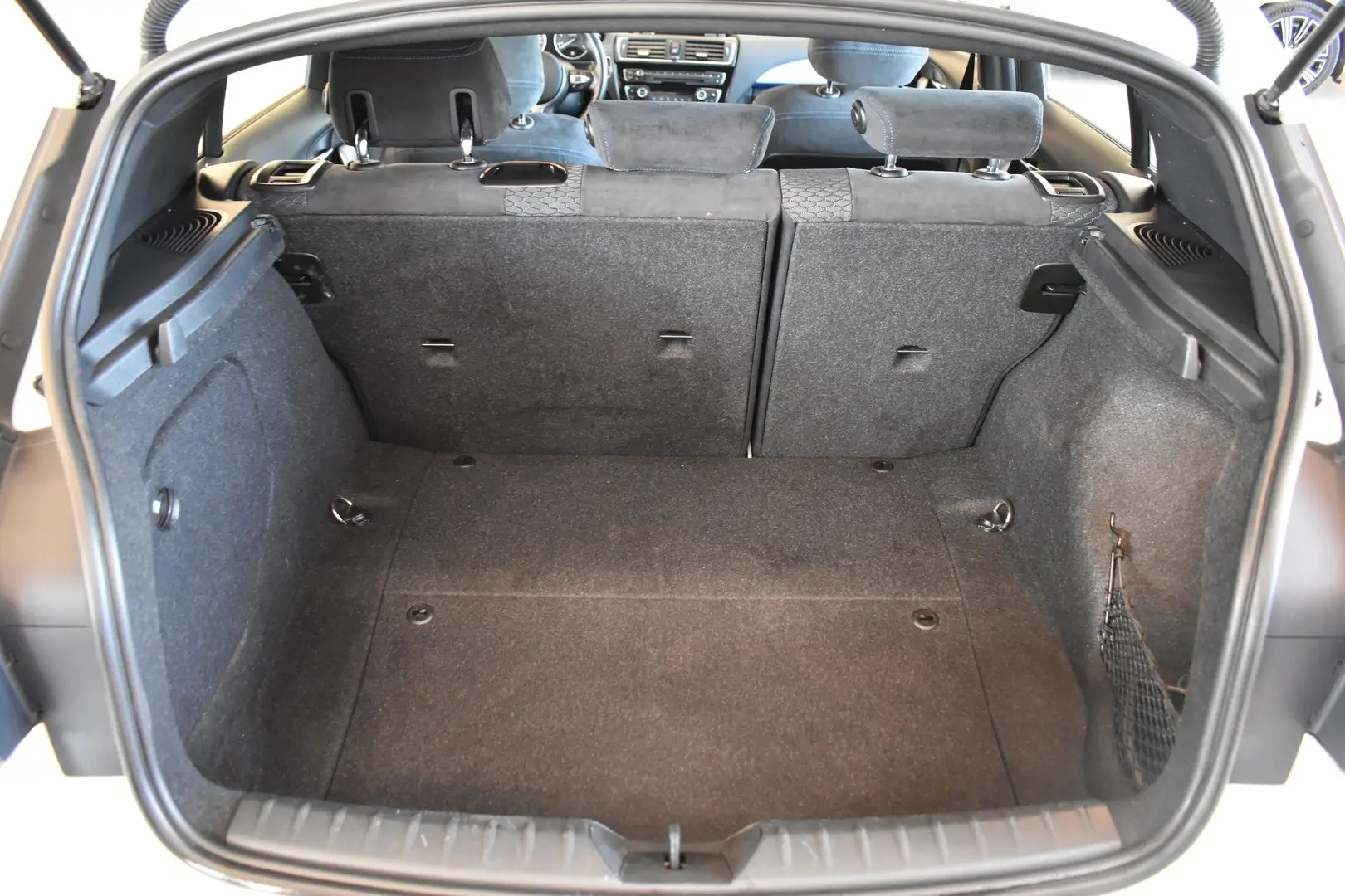 Car Image - 4Iu4MREBDcgdH2WQc3CKyN
