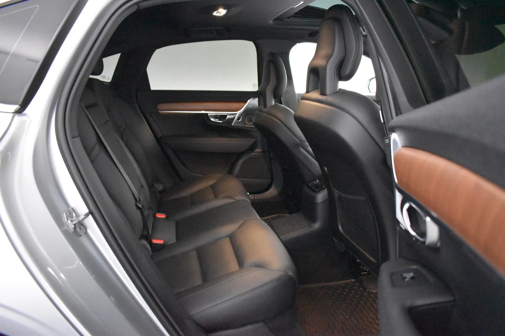 Car Image - LYCpB4ppCbdd3IlqIJheU