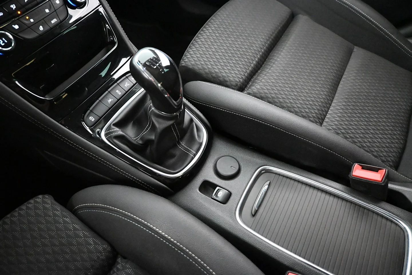 Car Image - 3DMjYhwuPzVpYs0pRgcfFJ