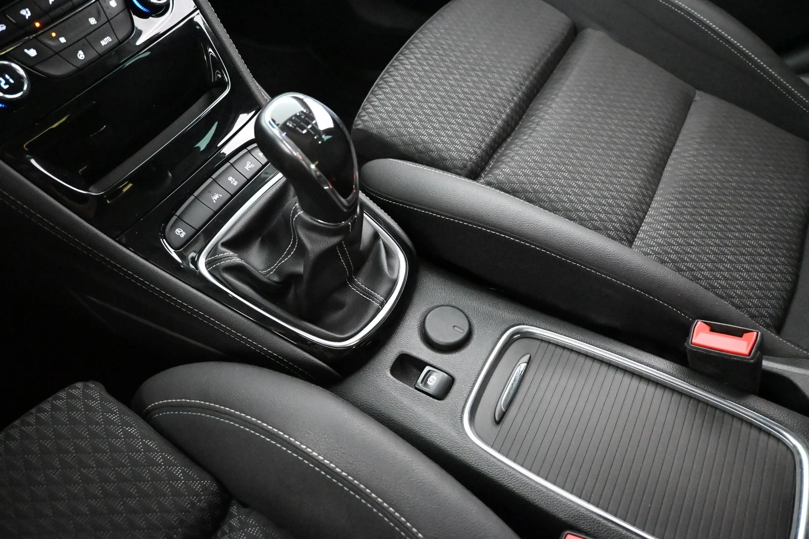 Car Image - 3DMjYhwuPzVpYs0pRgcfFJ