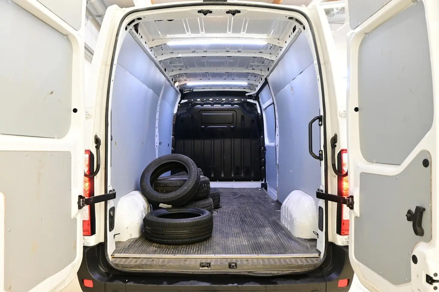 Car Image - 5V27YCCC7BDTdWcWprveON