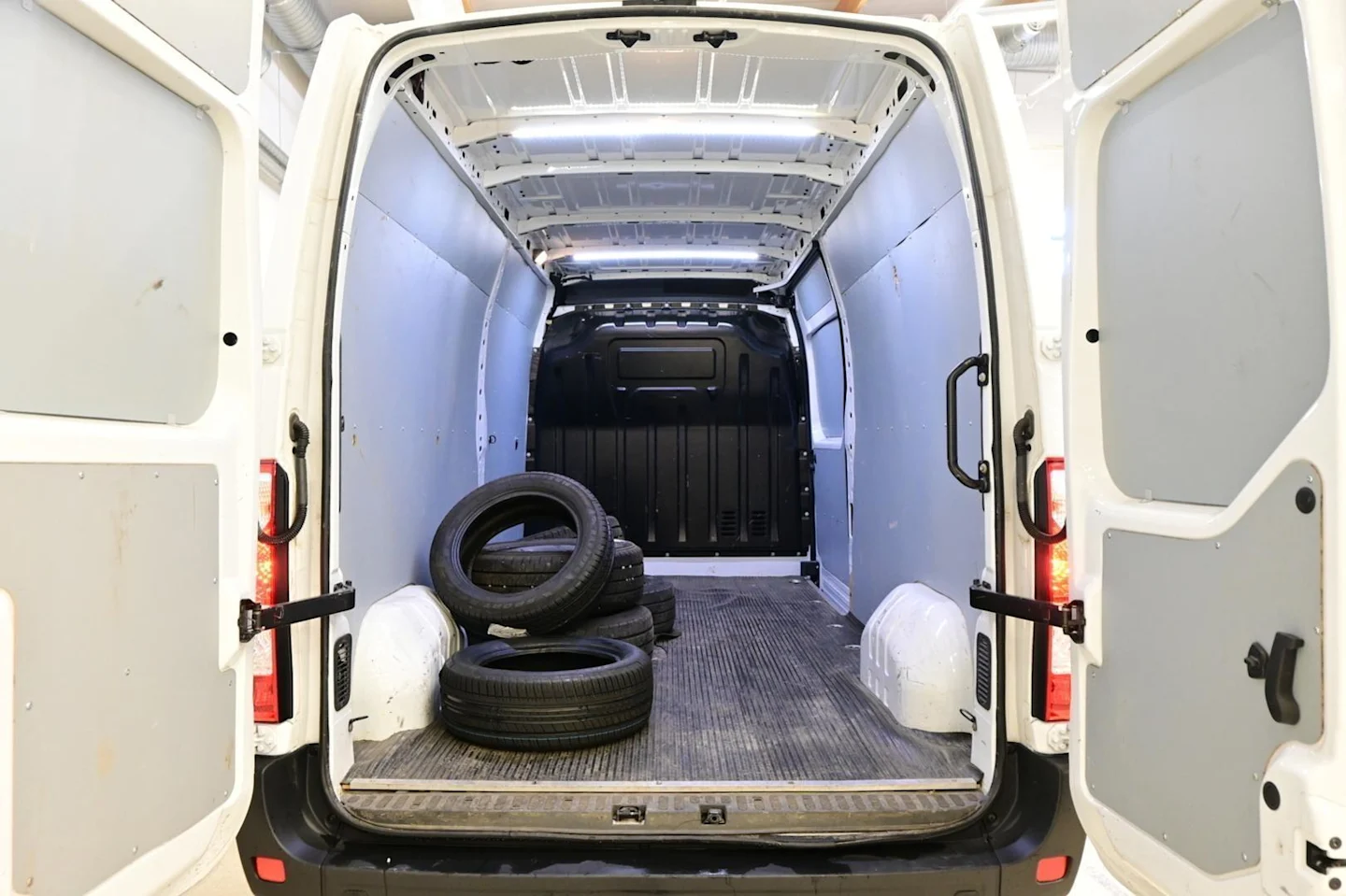 Car Image - 5V27YCCC7BDTdWcWprveON