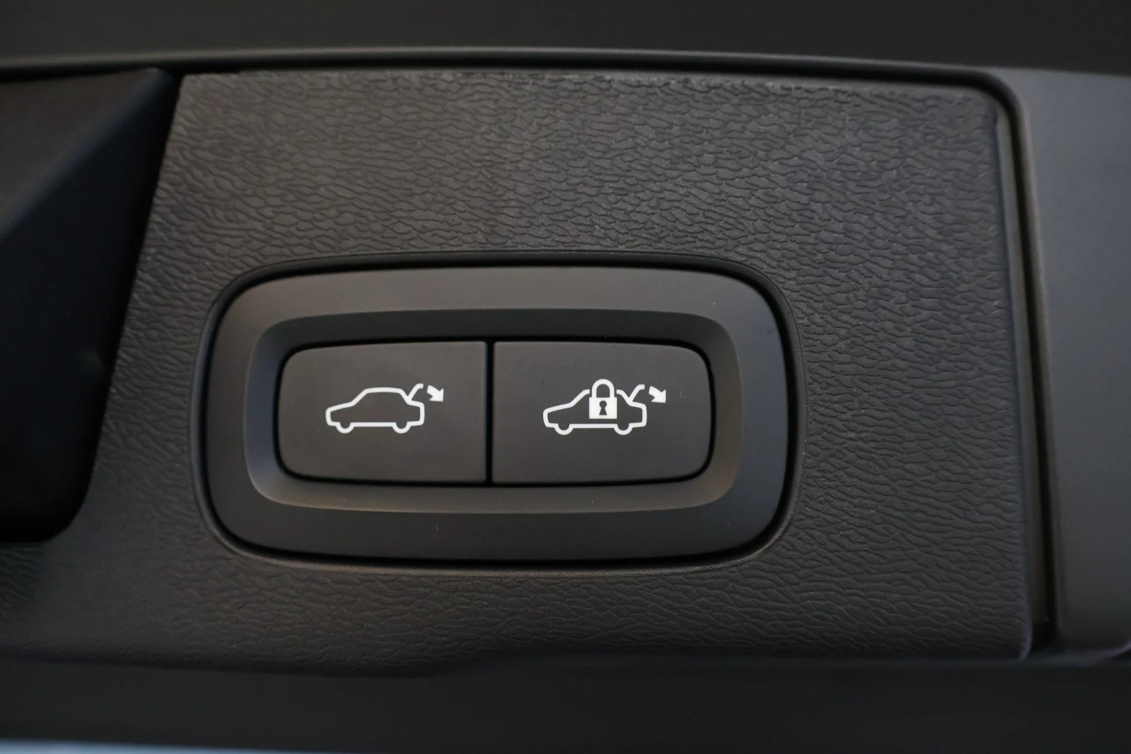 Car Image - 3SVZ6OBlRoKz1sH6ABTnJS