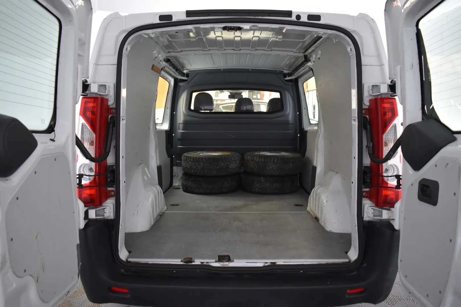 Car Image - 7rDyGHeHnF14gsjwnVud9p