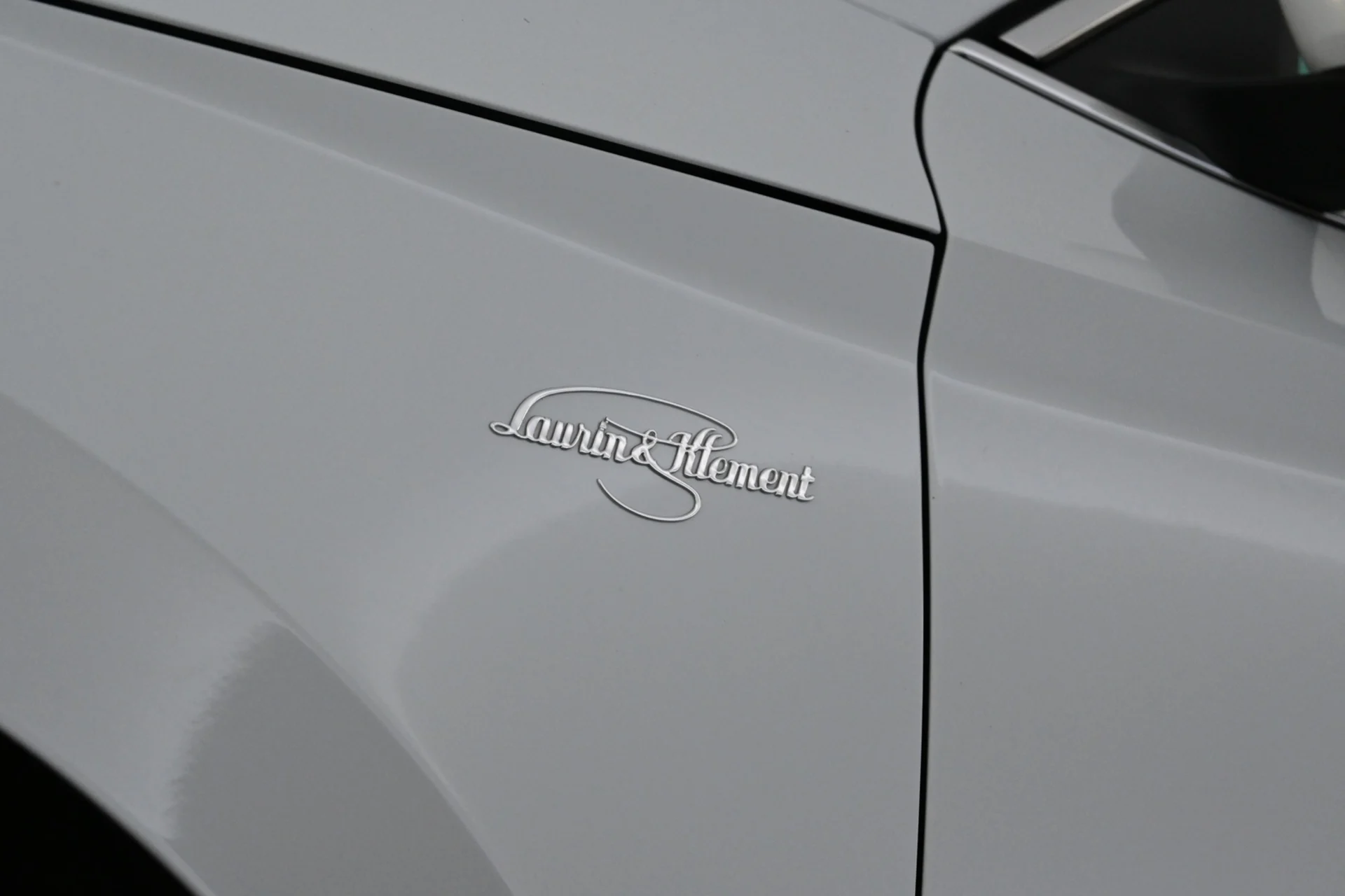 Car Image - 3cg8e9y12WzkCdigtxznQv
