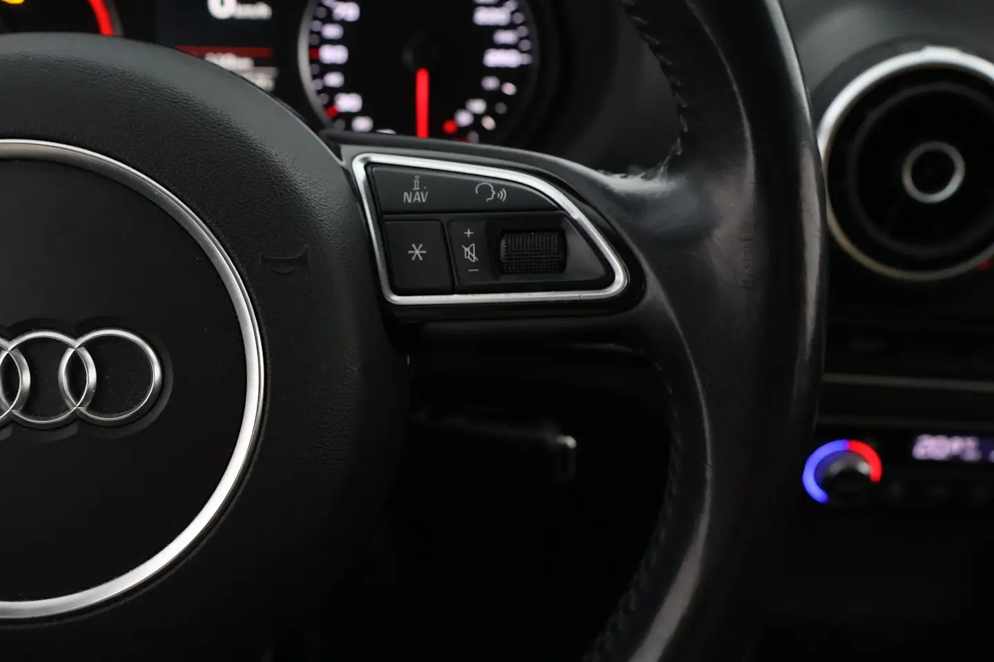 Car Image - 1ouab9NyI9EnHf3qT83dK7