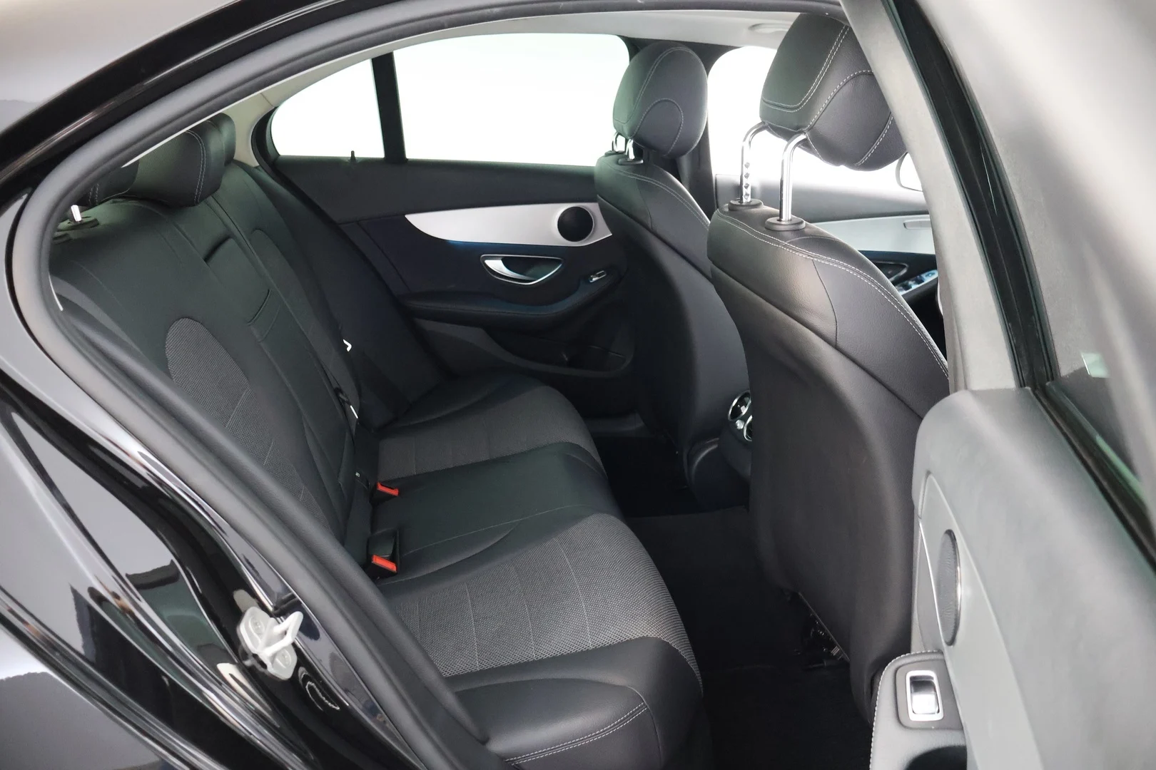 Car Image - 29nzVooUGKDbTblcuuT53w