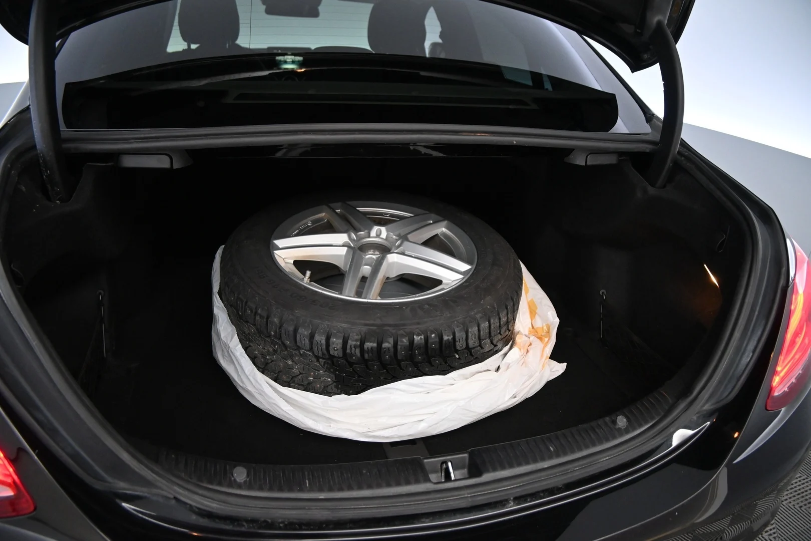 Car Image - 3ncit7Md3zDaRYO2VLOXhf