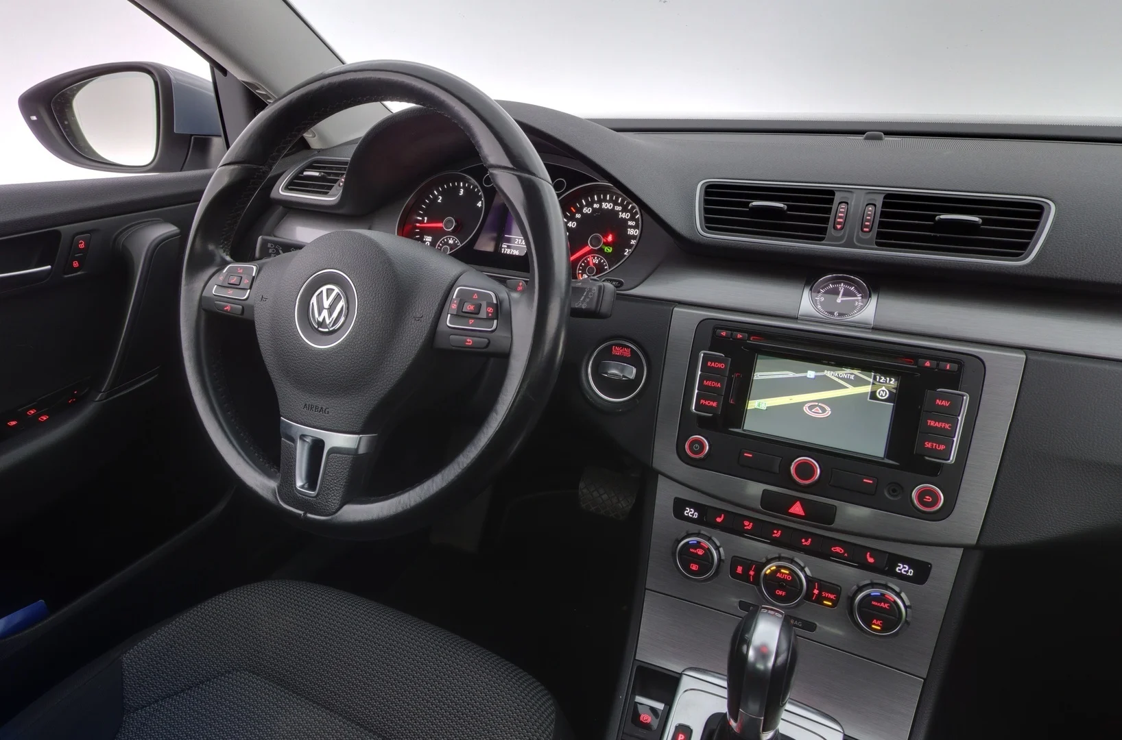 Car Image - 2wQM8zPH1M8Nhjryg4pIwE