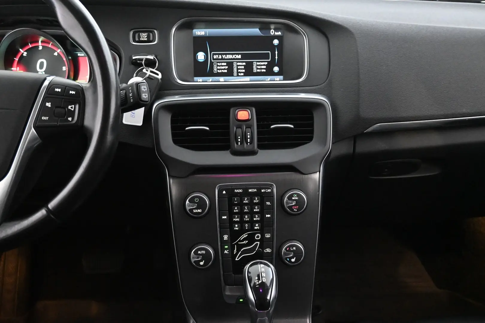 Car Image - 4UUtbR0MF4TY3QgRmK6hjS