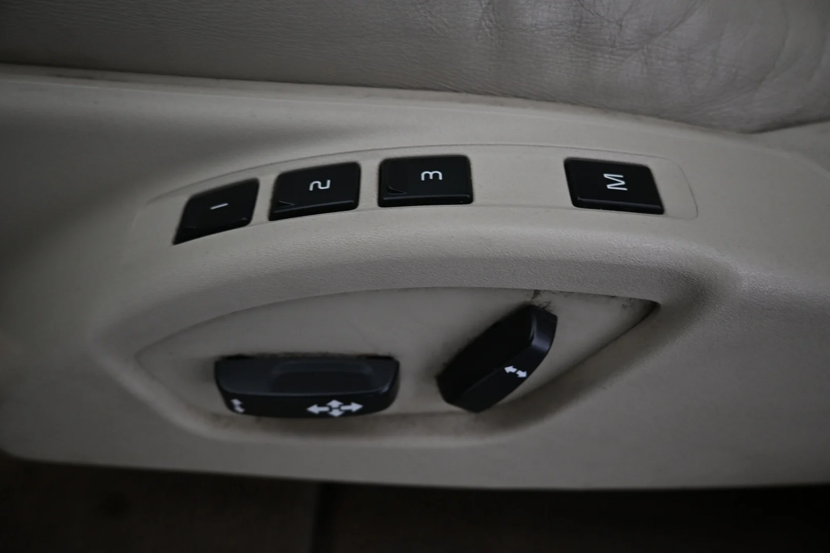 Car Image - y5nOL0s5jZolbNEdHHxSq
