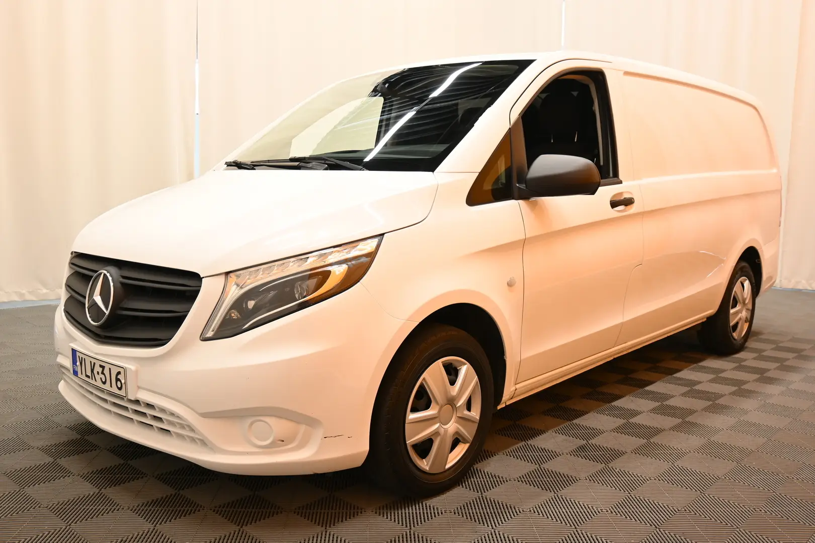 Car Image - FPeHzJC5u2qU1ggMD4zXZ