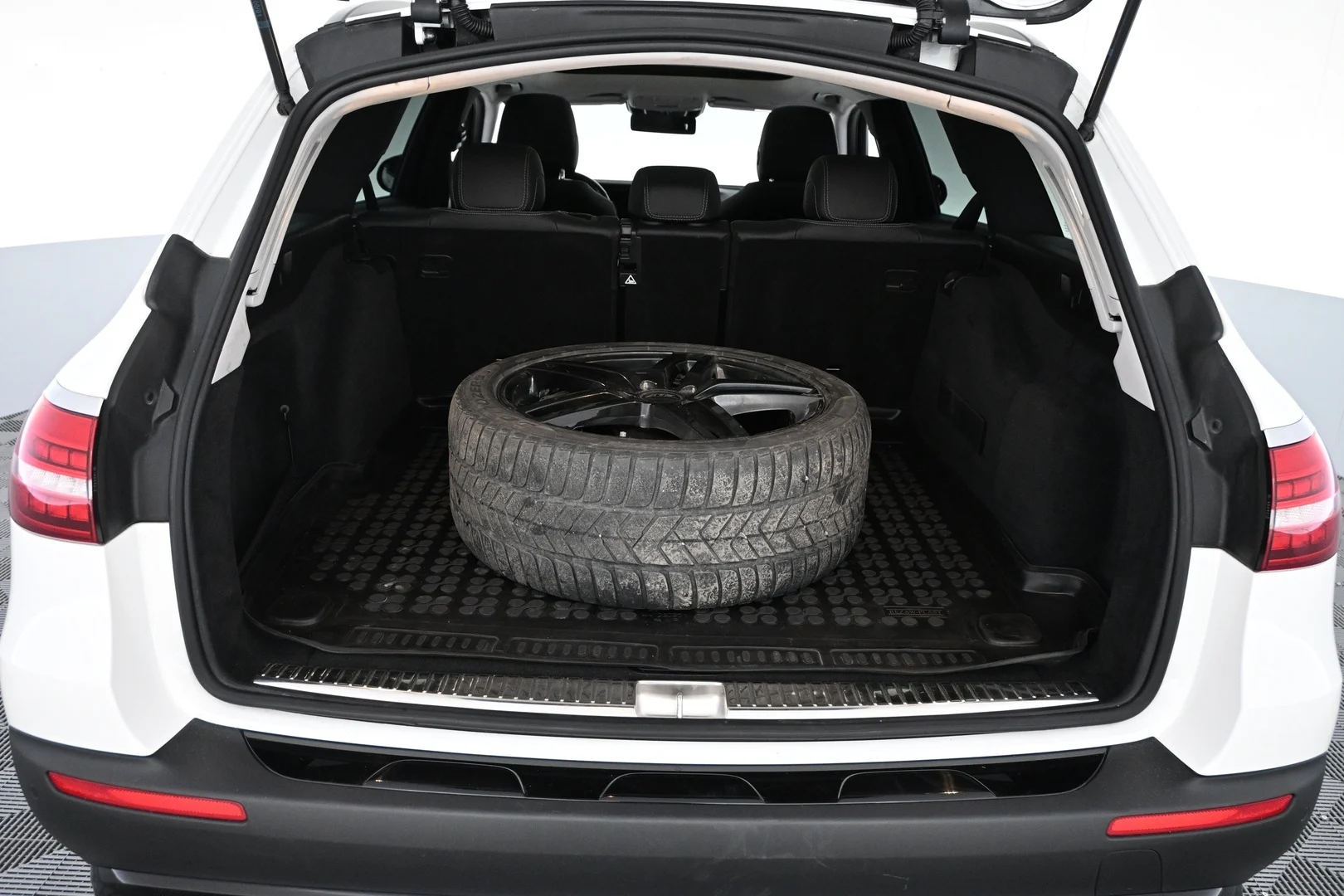 Car Image - 3ShBbBQpWLc8s6zYwTb1UV
