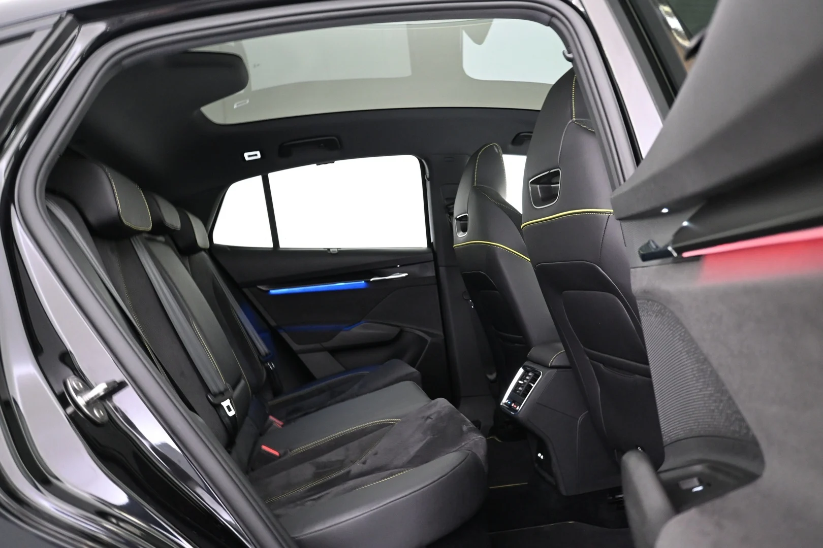 Car Image - 3yCmD1TcRSi3cwmAqdvtpU