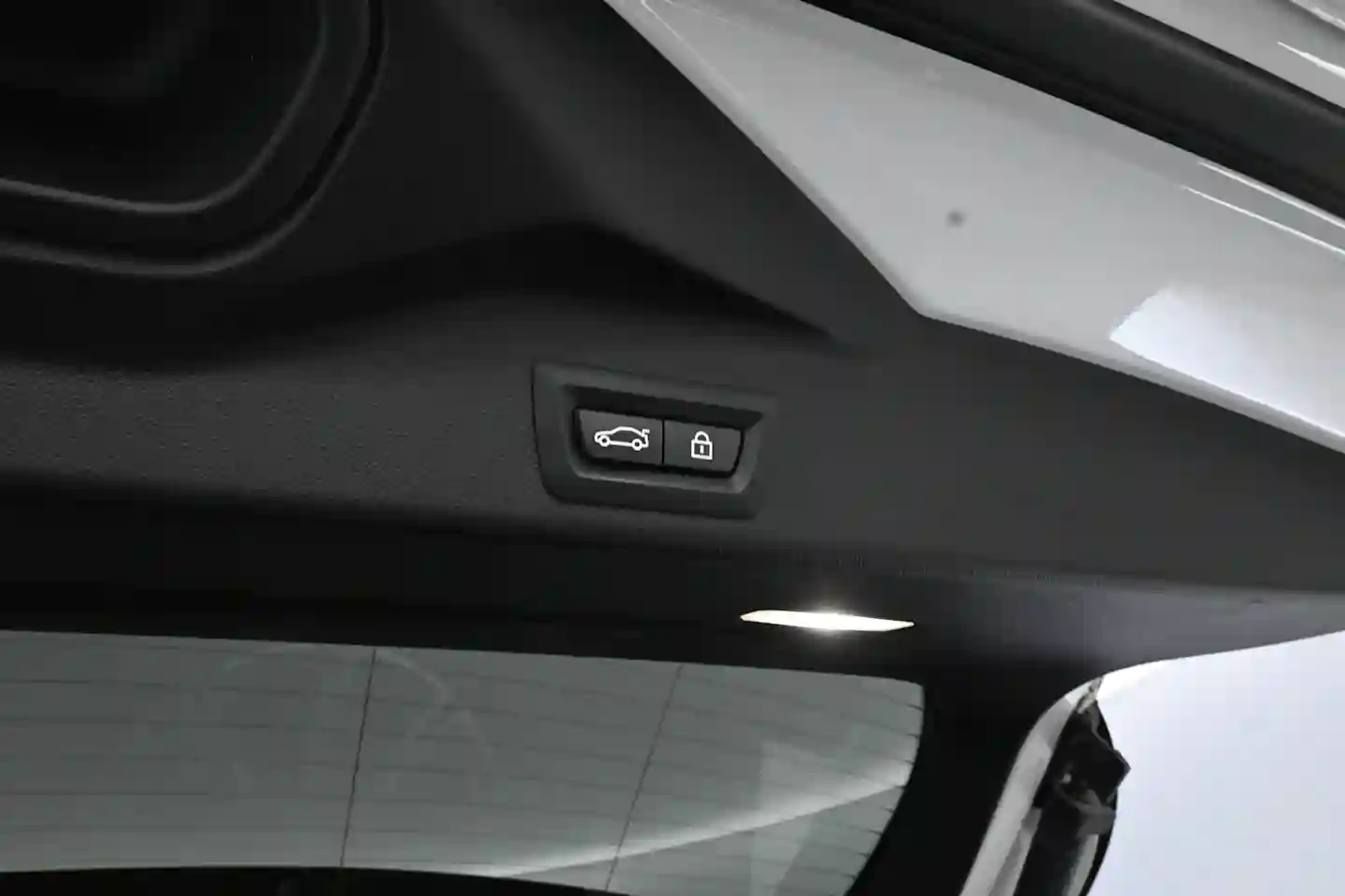 Car Image - Sv62XHijIJm7wCdT6iU6F
