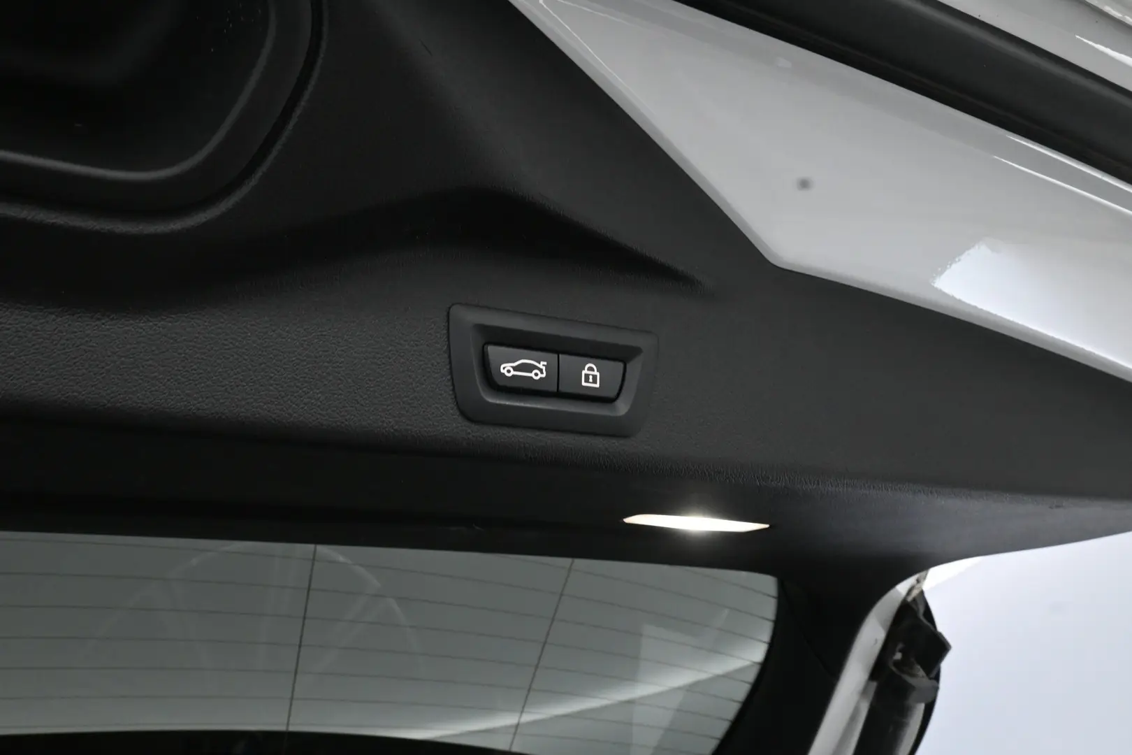 Car Image - Sv62XHijIJm7wCdT6iU6F